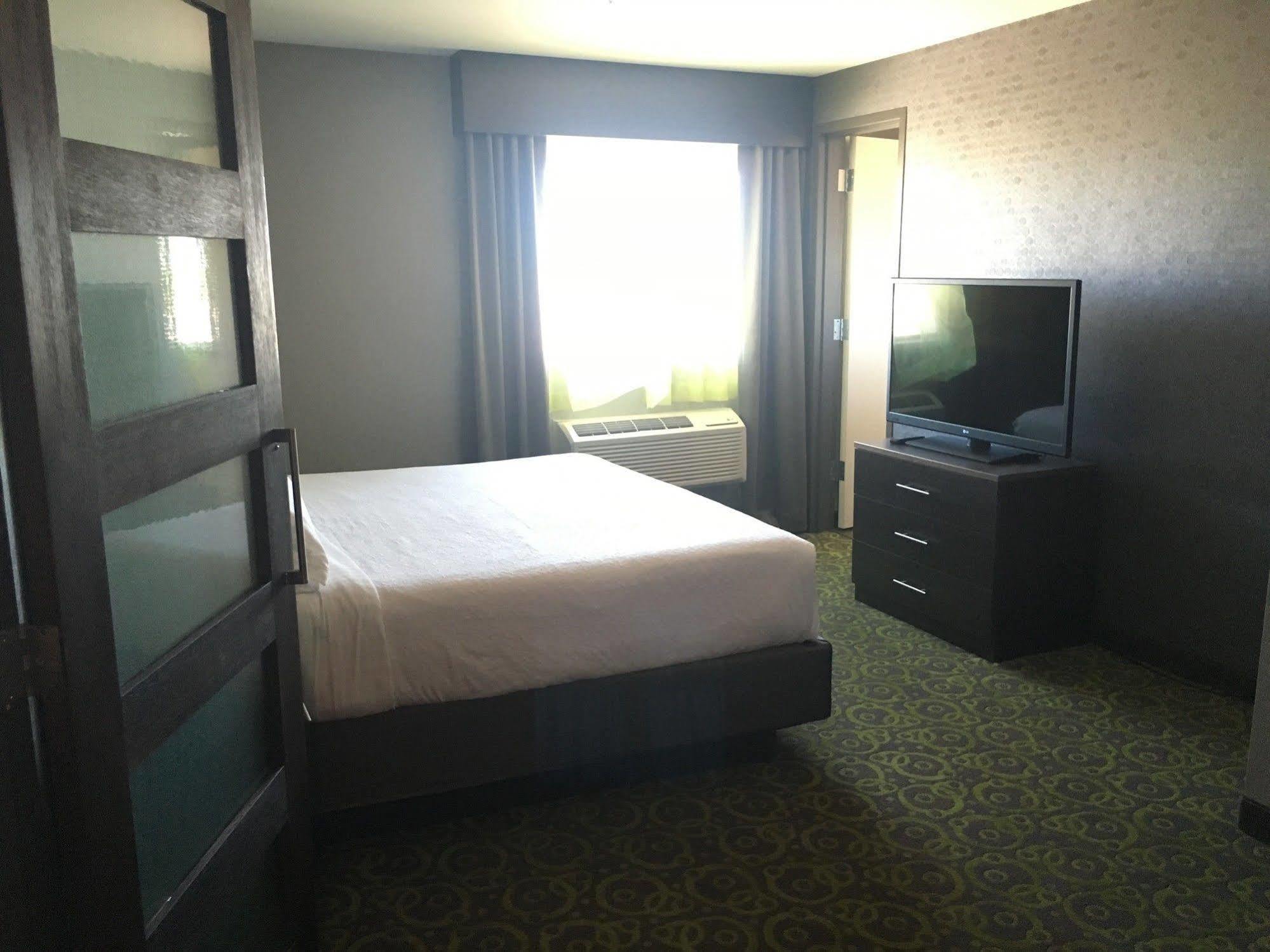 Holiday Inn Express Winnipeg Airport - Polo Park By Ihg Exterior foto